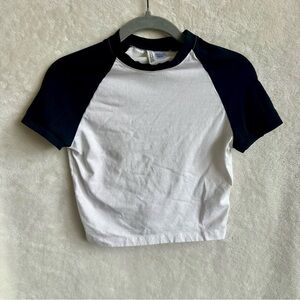 H&M Divided Black and White Stretchy‎ Mini Raglan Top T-Shirt Size Medium